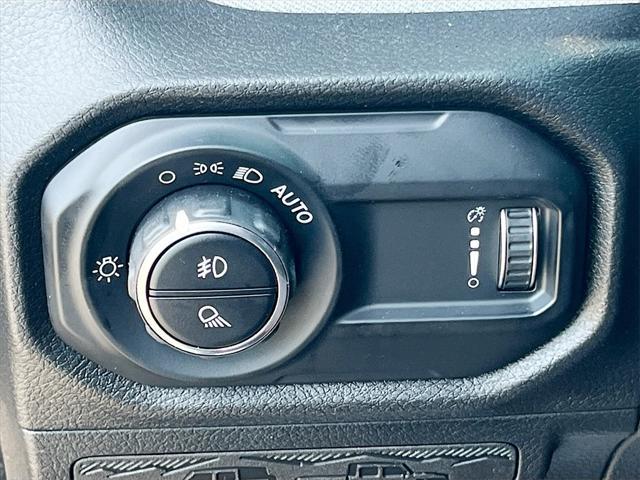 new 2025 Jeep Gladiator car, priced at $41,936