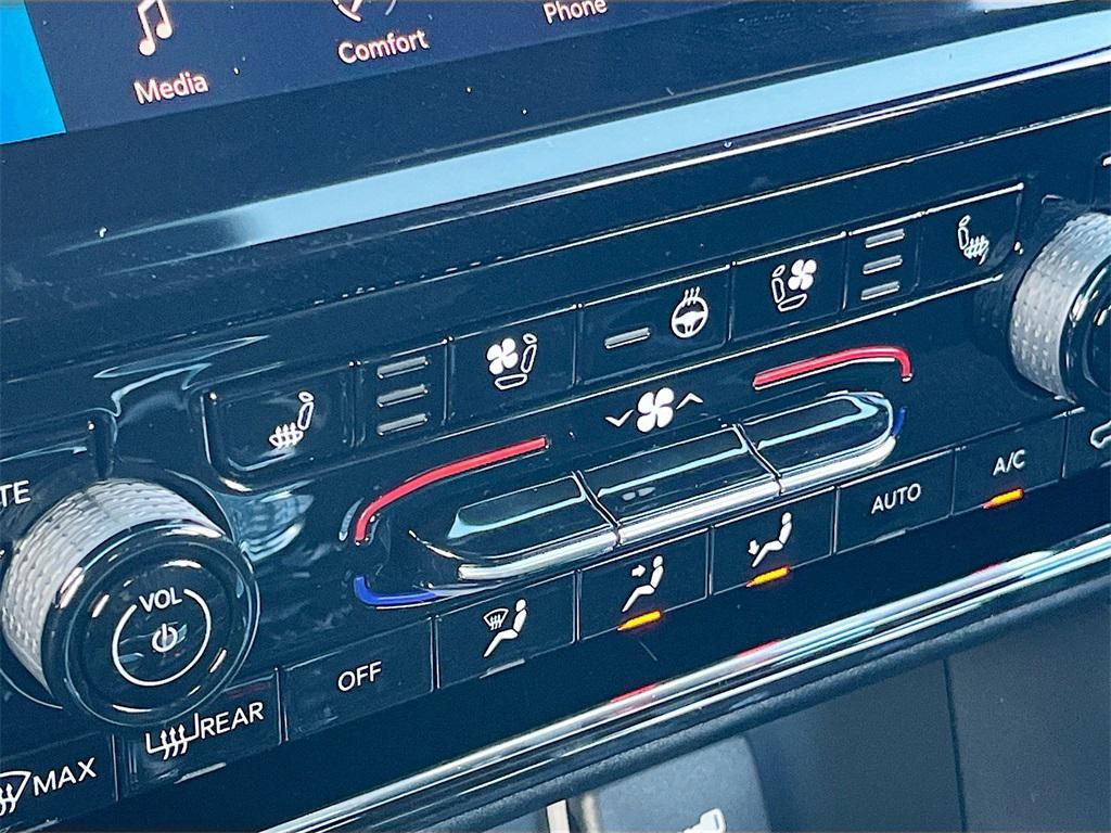 new 2025 Jeep Grand Cherokee L car, priced at $43,057