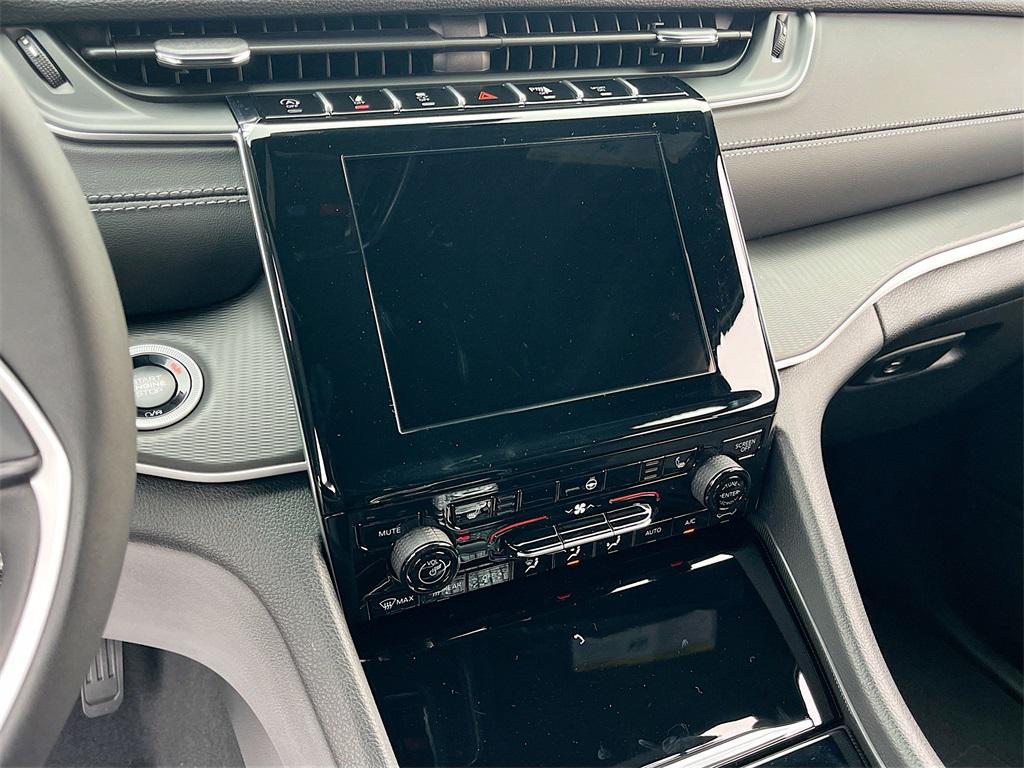 new 2025 Jeep Grand Cherokee L car, priced at $40,236