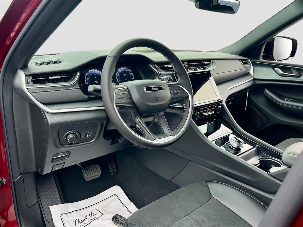 new 2025 Jeep Grand Cherokee L car, priced at $40,236