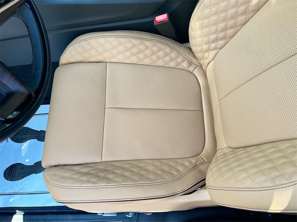 new 2025 Jeep Grand Cherokee car, priced at $53,985