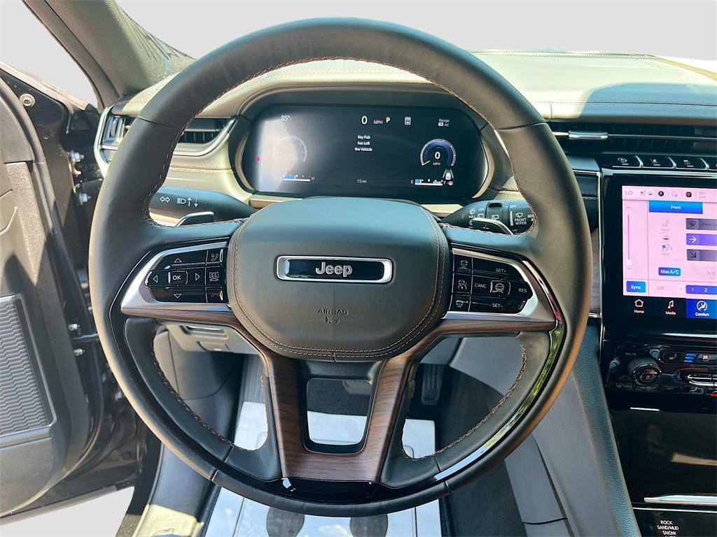 new 2025 Jeep Grand Cherokee car, priced at $53,985