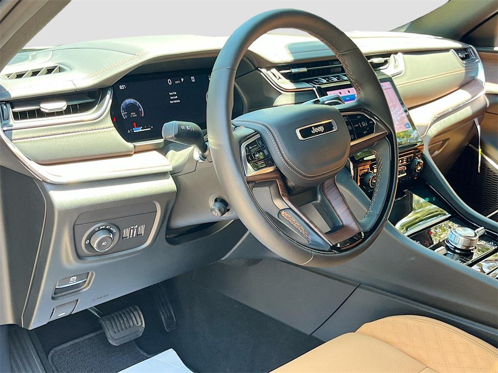 new 2025 Jeep Grand Cherokee car, priced at $53,985