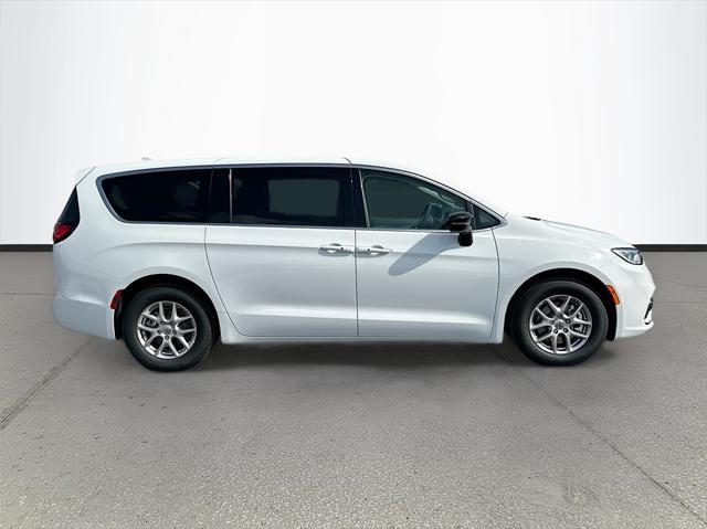 new 2024 Chrysler Pacifica car, priced at $38,588