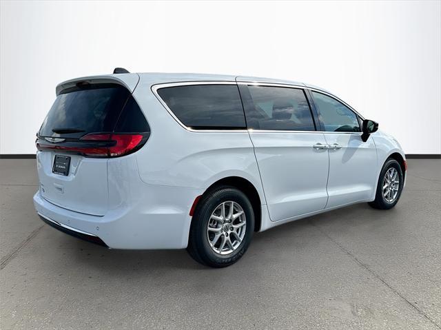 new 2024 Chrysler Pacifica car, priced at $38,588