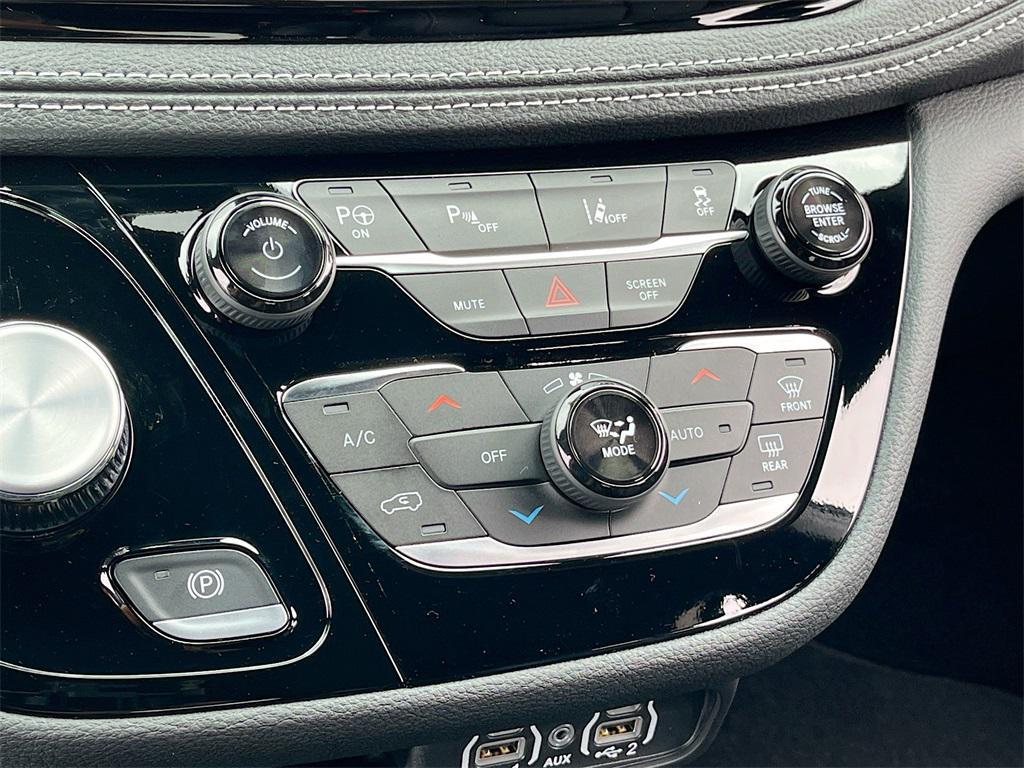 new 2025 Chrysler Pacifica Hybrid car, priced at $41,624