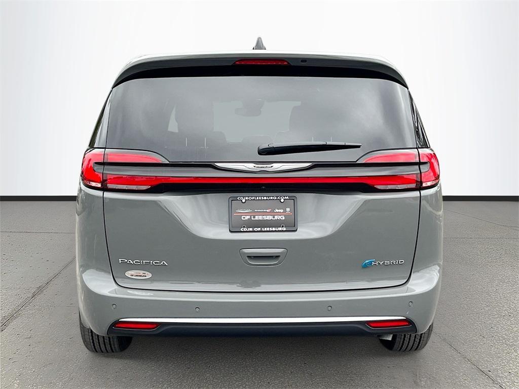 new 2025 Chrysler Pacifica Hybrid car, priced at $41,624