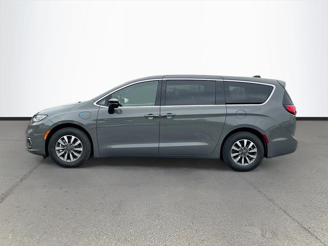 new 2025 Chrysler Pacifica Hybrid car, priced at $45,073