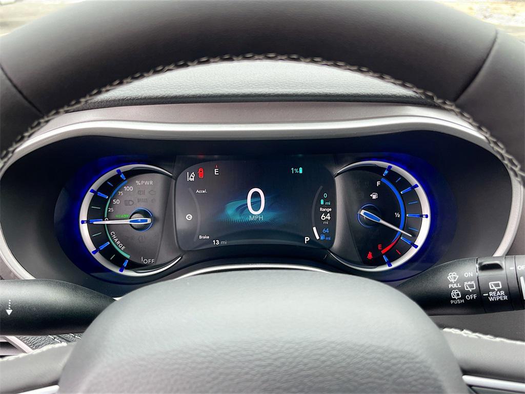 new 2025 Chrysler Pacifica Hybrid car, priced at $41,624