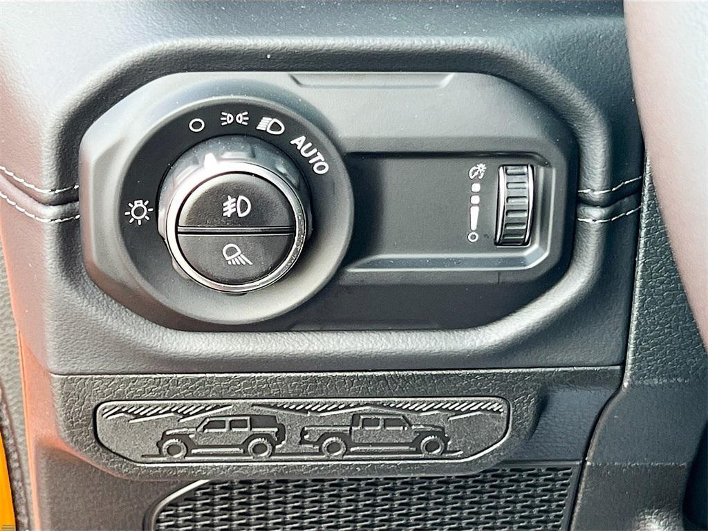 new 2025 Jeep Gladiator car, priced at $48,653