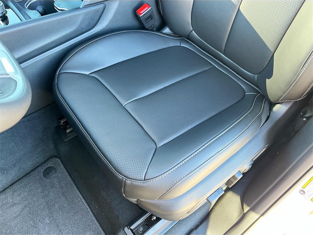 new 2025 Jeep Grand Cherokee car, priced at $44,439