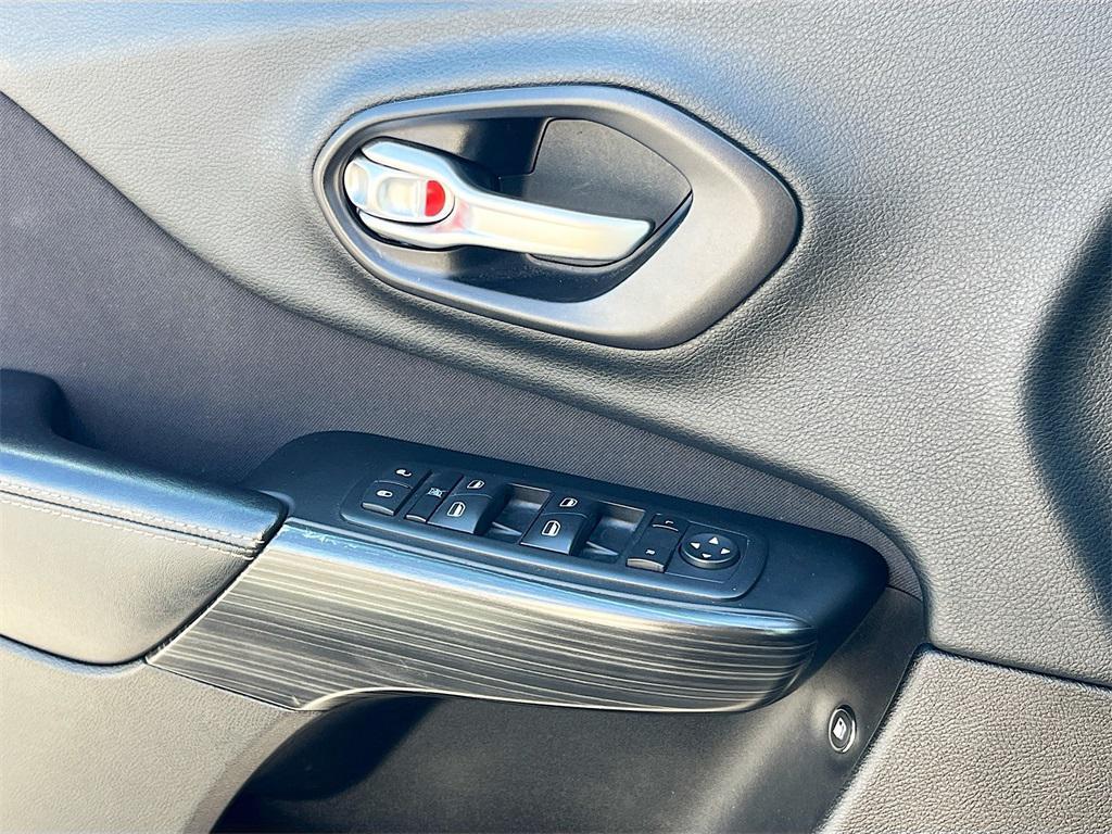 used 2014 Jeep Cherokee car, priced at $9,981