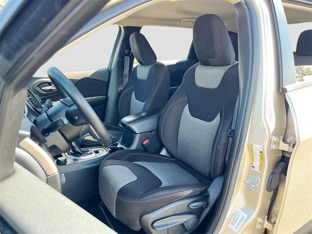 used 2014 Jeep Cherokee car, priced at $9,981