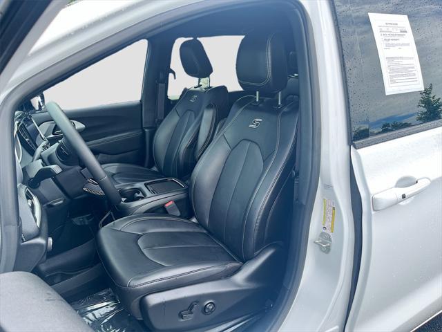 used 2024 Chrysler Pacifica car, priced at $34,991