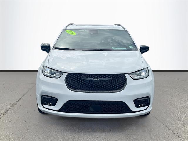 used 2024 Chrysler Pacifica car, priced at $34,991