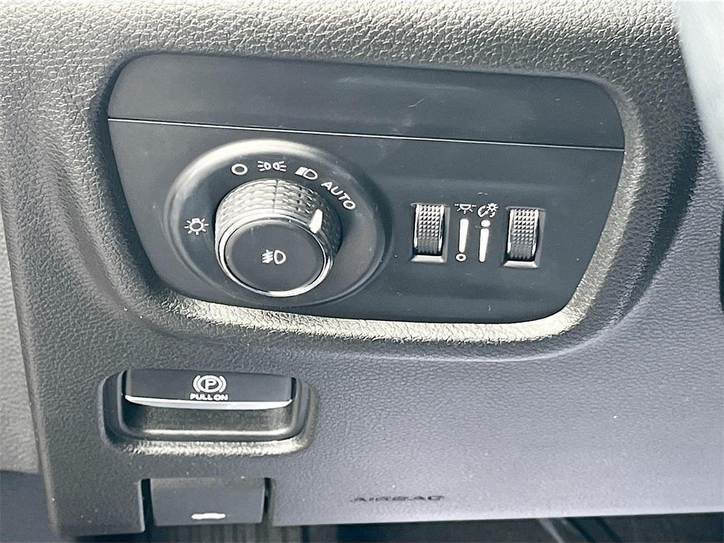 used 2022 Jeep Grand Cherokee car, priced at $25,173