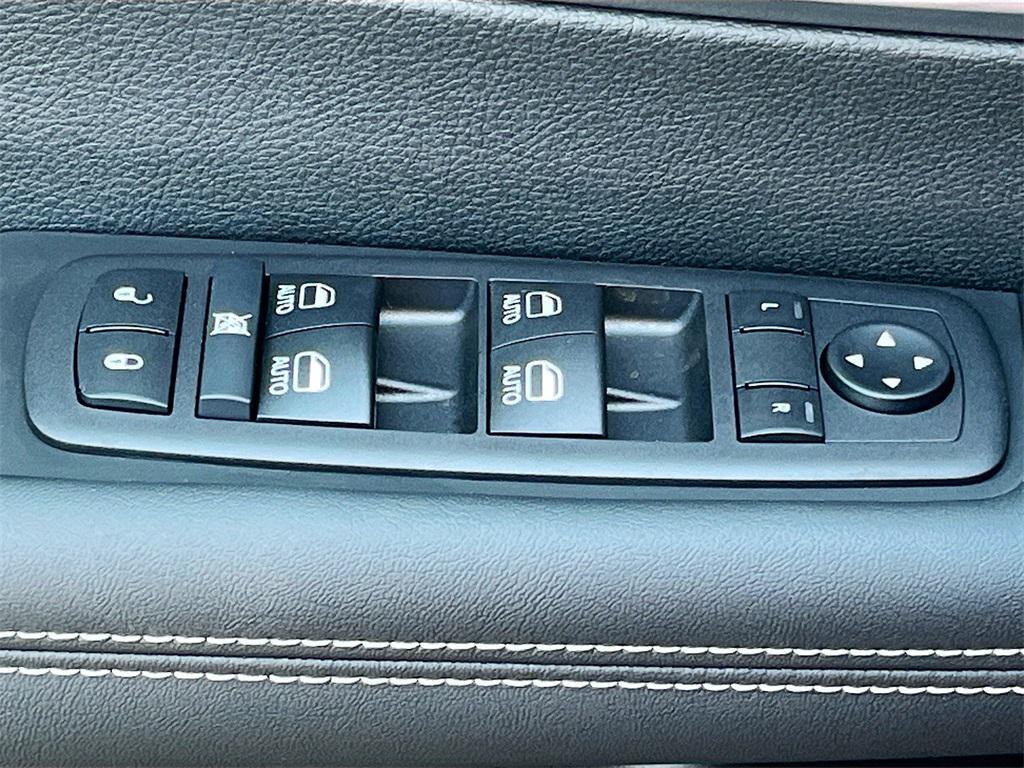 new 2026 Chrysler Pacifica car, priced at $44,019