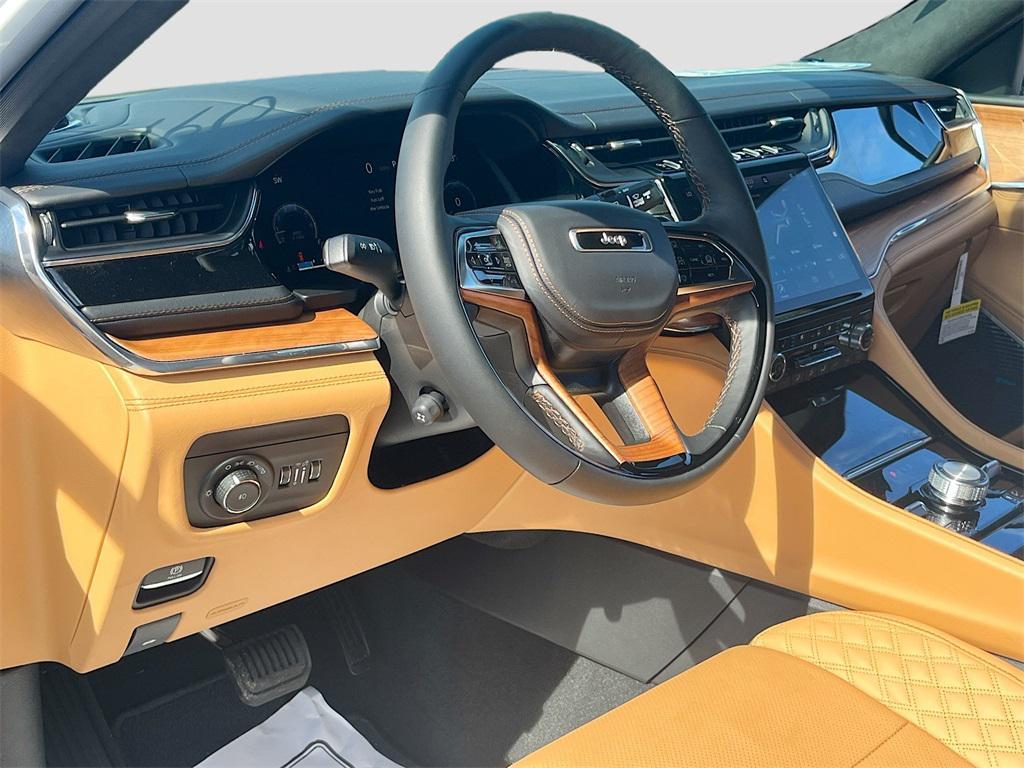 new 2025 Jeep Grand Cherokee car, priced at $60,679