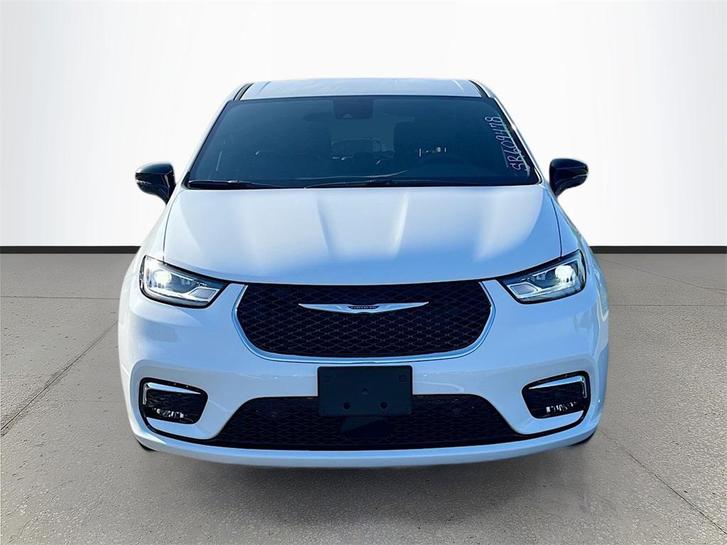 new 2025 Chrysler Pacifica car, priced at $40,146