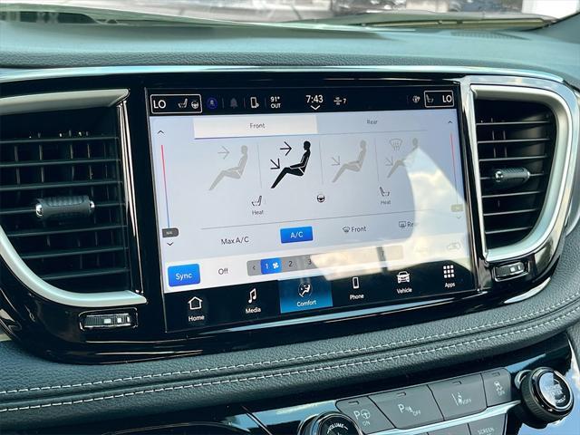 new 2025 Chrysler Pacifica Hybrid car, priced at $45,073