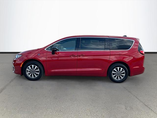 new 2025 Chrysler Pacifica Hybrid car, priced at $40,073