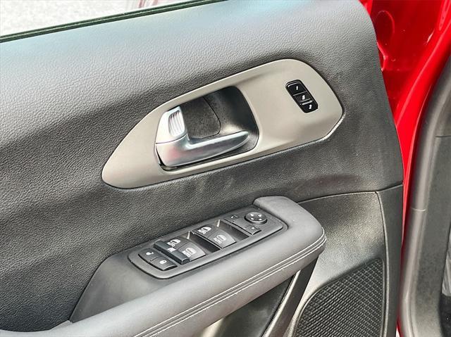 new 2025 Chrysler Pacifica Hybrid car, priced at $40,073