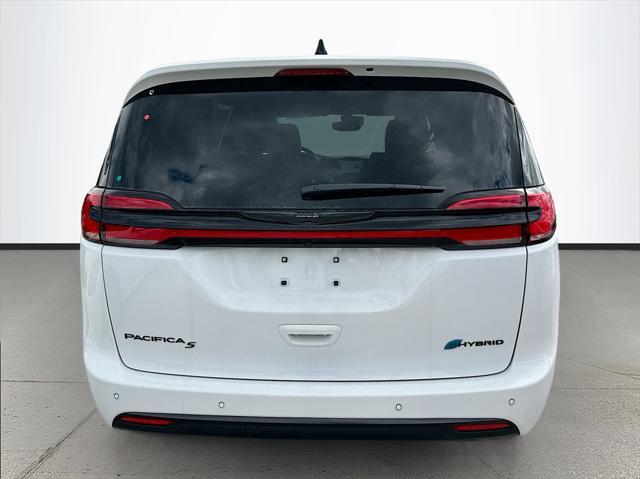 new 2024 Chrysler Pacifica Hybrid car, priced at $41,761