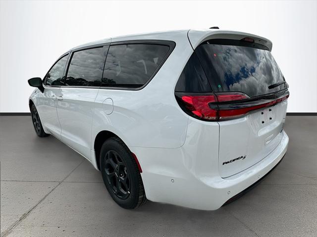 new 2024 Chrysler Pacifica Hybrid car, priced at $41,761