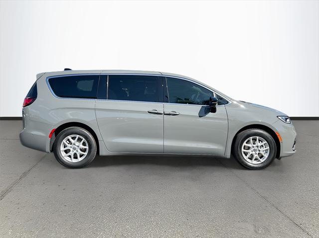 new 2025 Chrysler Pacifica car, priced at $44,420