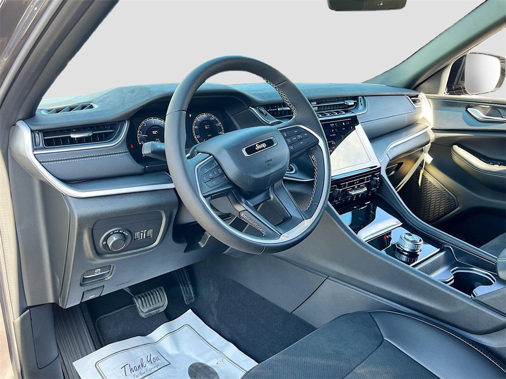 new 2025 Jeep Grand Cherokee car, priced at $36,585