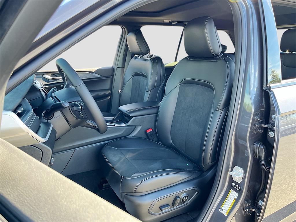 new 2025 Jeep Grand Cherokee car, priced at $36,585