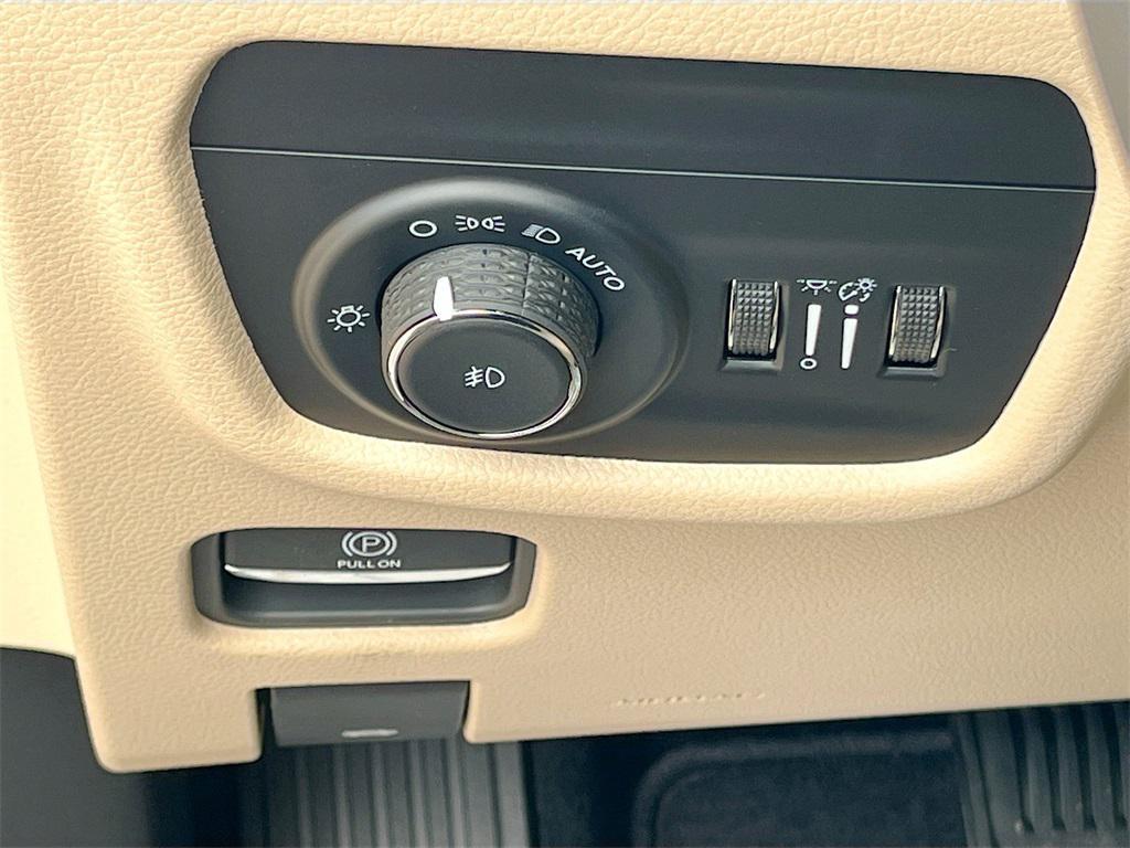 new 2025 Jeep Grand Cherokee car, priced at $35,020