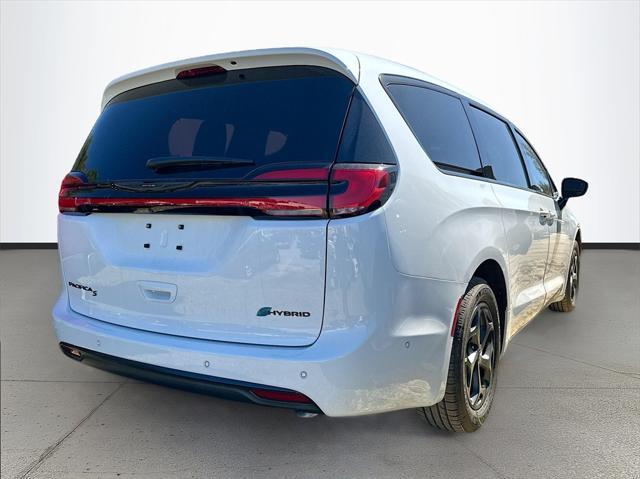 new 2024 Chrysler Pacifica Hybrid car, priced at $45,517