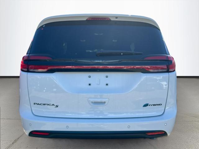 new 2024 Chrysler Pacifica Hybrid car, priced at $45,517