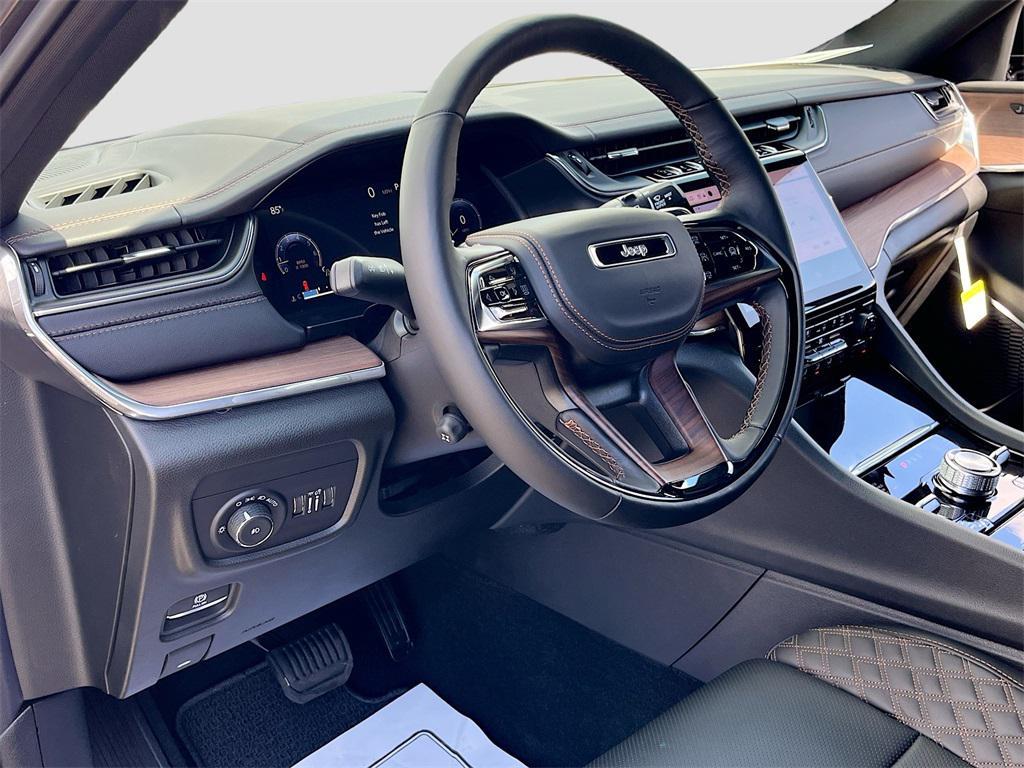 new 2025 Jeep Grand Cherokee car, priced at $57,346