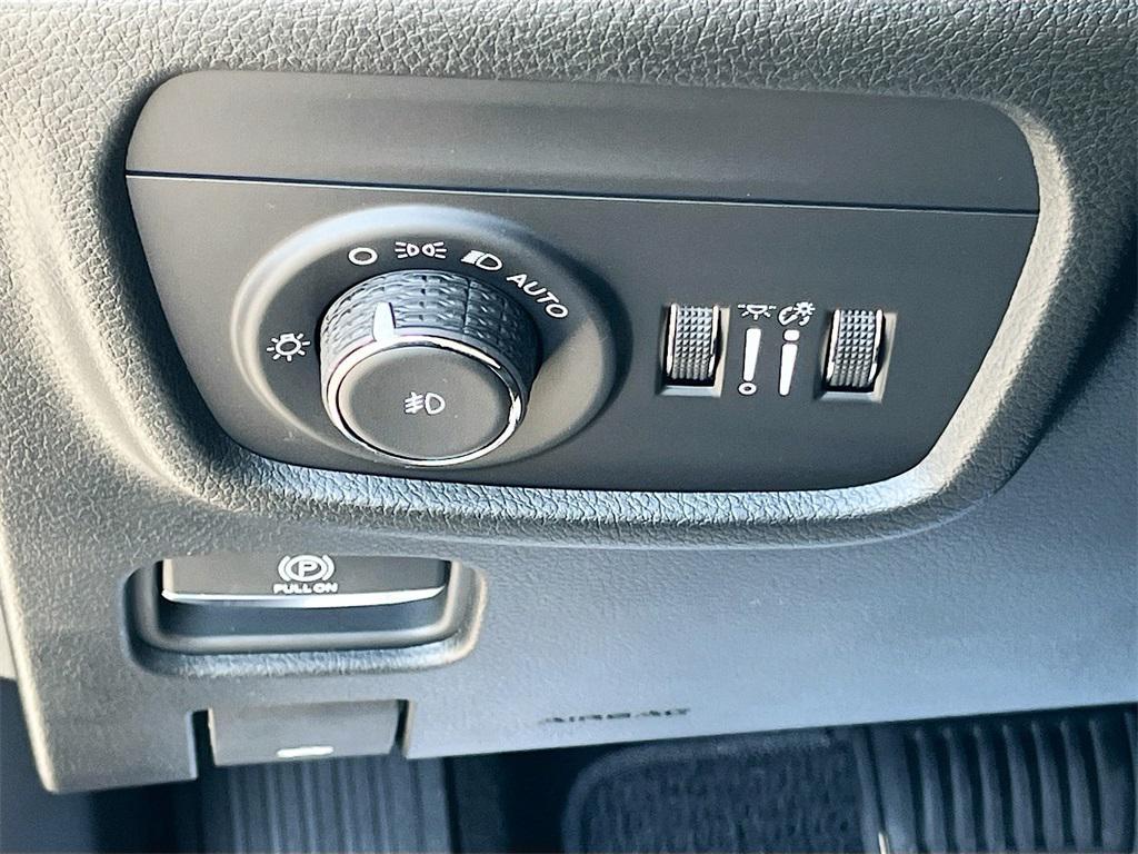 new 2025 Jeep Grand Cherokee car, priced at $57,346