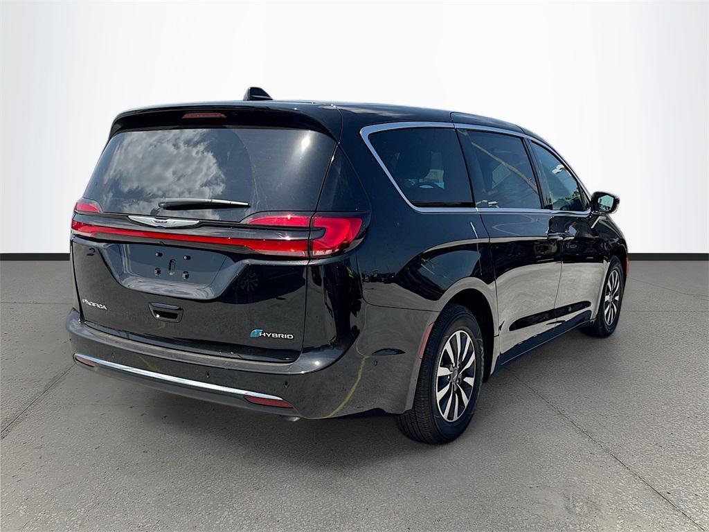 new 2025 Chrysler Pacifica Hybrid car, priced at $38,794