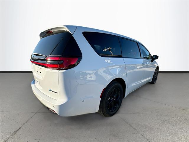 new 2024 Chrysler Pacifica Hybrid car, priced at $53,880