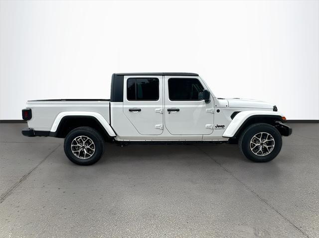 new 2024 Jeep Gladiator car, priced at $39,811