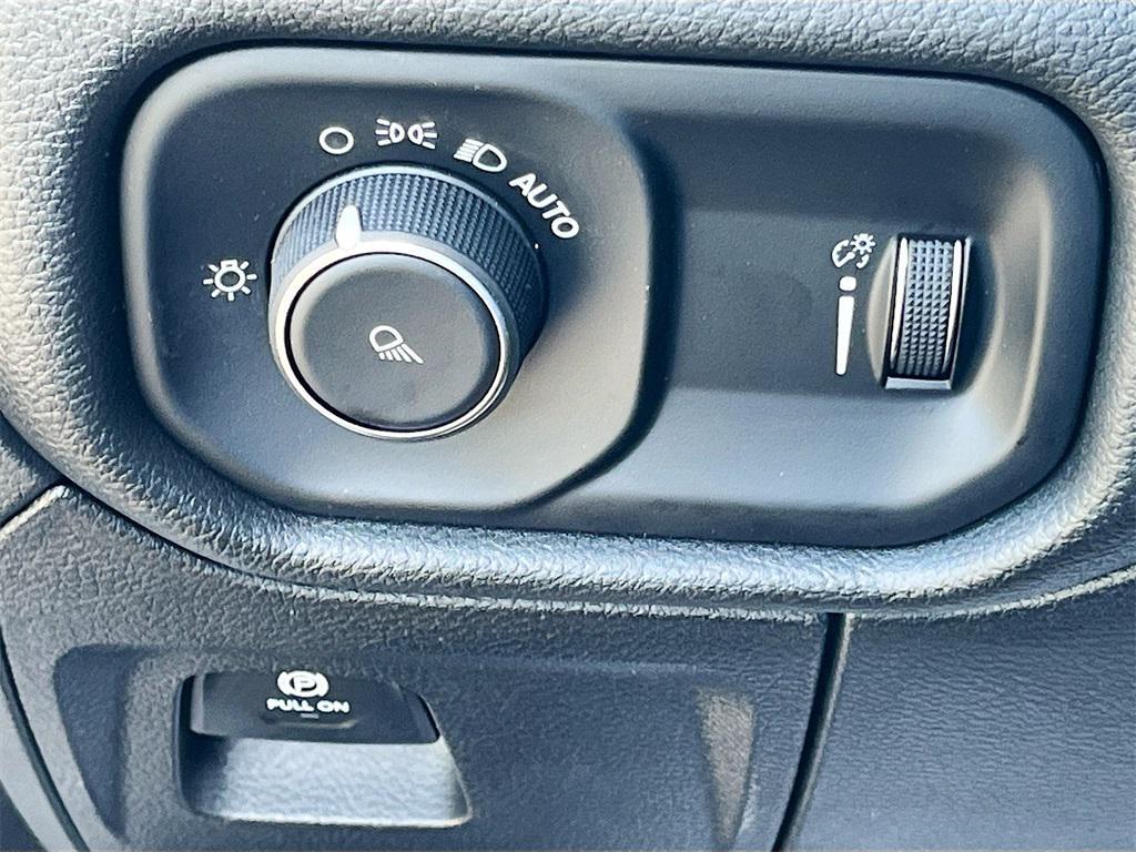 new 2025 Ram 1500 car, priced at $34,432