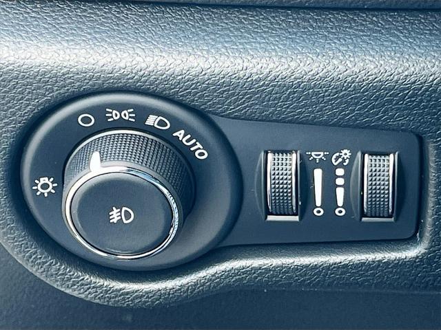 new 2025 Chrysler Pacifica Hybrid car, priced at $40,329