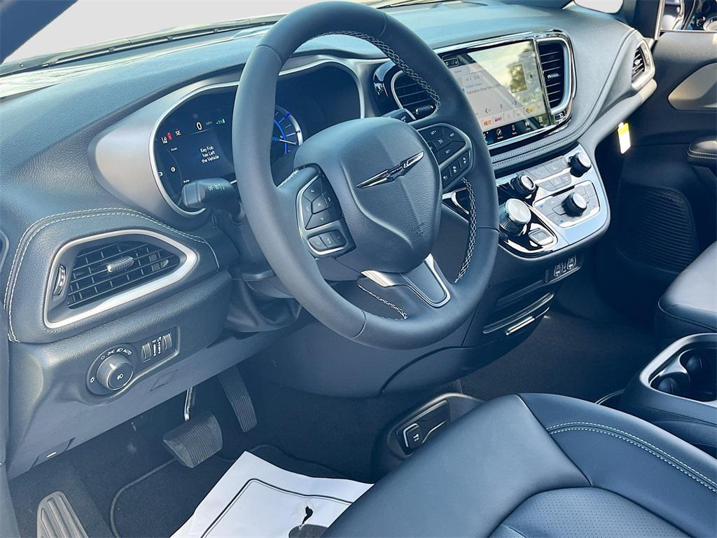 new 2025 Chrysler Pacifica Hybrid car, priced at $38,500