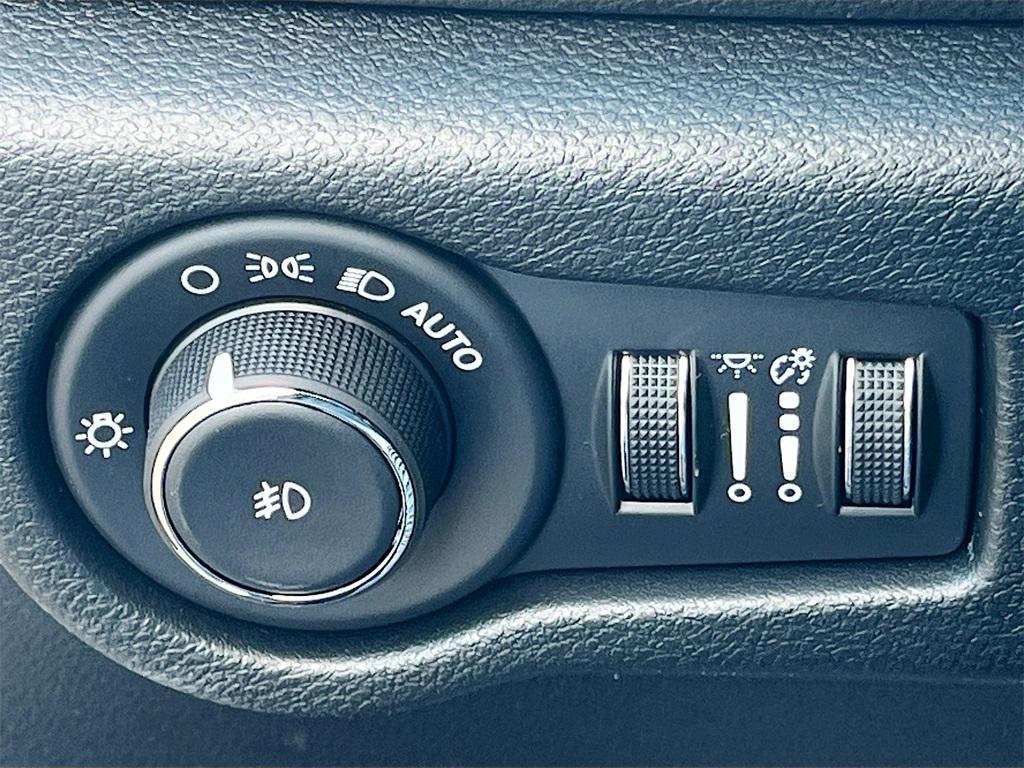 new 2025 Chrysler Pacifica Hybrid car, priced at $38,500