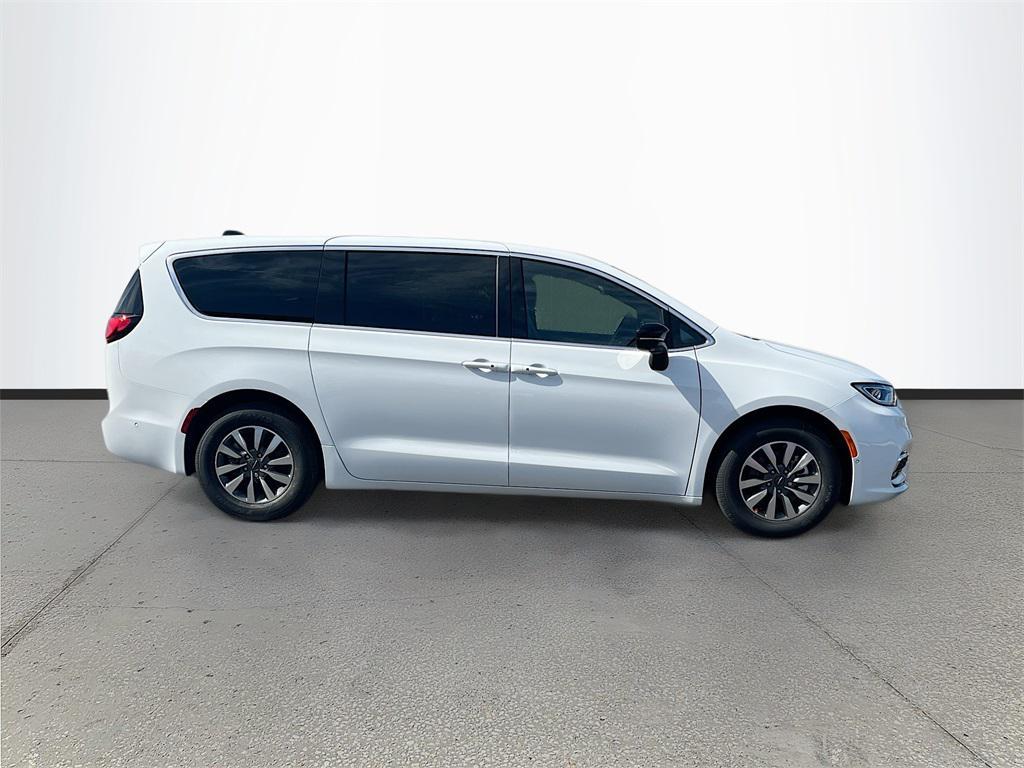 new 2025 Chrysler Pacifica Hybrid car, priced at $38,500