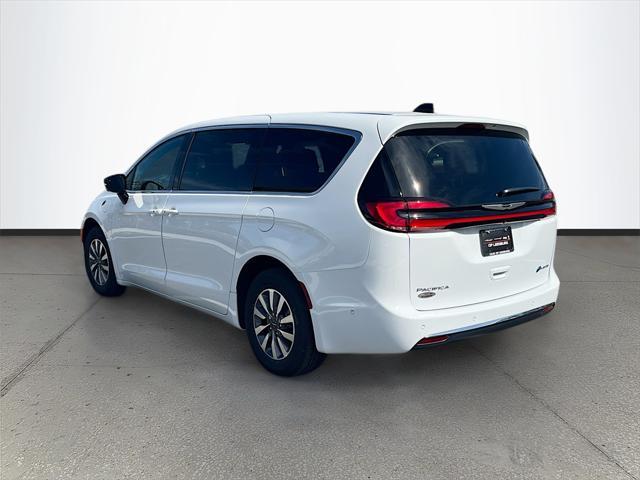 new 2025 Chrysler Pacifica Hybrid car, priced at $40,329