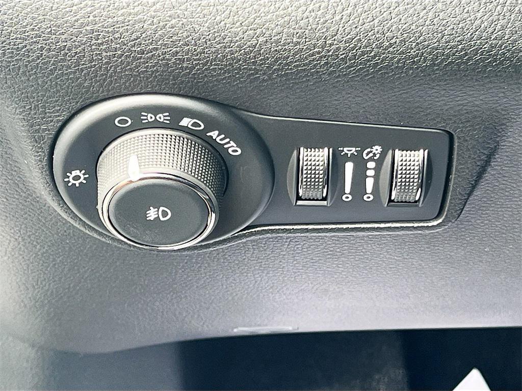 new 2025 Jeep Compass car, priced at $25,695