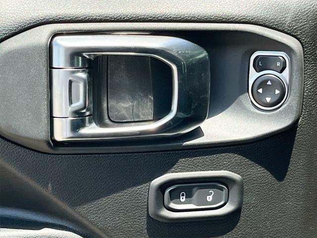 new 2025 Jeep Gladiator car, priced at $41,936