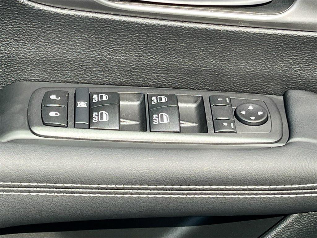 new 2025 Chrysler Pacifica car, priced at $37,067