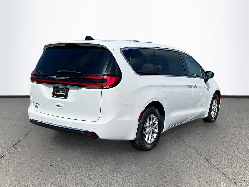 new 2025 Chrysler Pacifica car, priced at $37,067