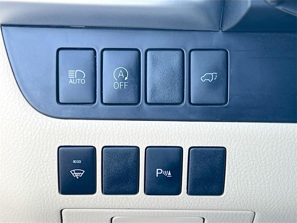 used 2018 Toyota Highlander car, priced at $19,837